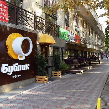 Yellow Apartment In The Center Of Bishkek Exterior photo