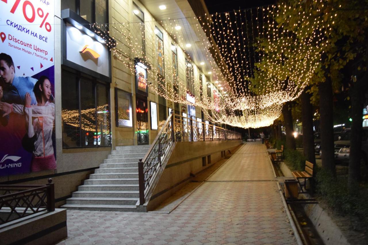 Yellow Apartment In The Center Of Bishkek Exterior photo